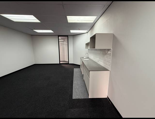 108M² OFFICE TO LET IN PARKTOWN